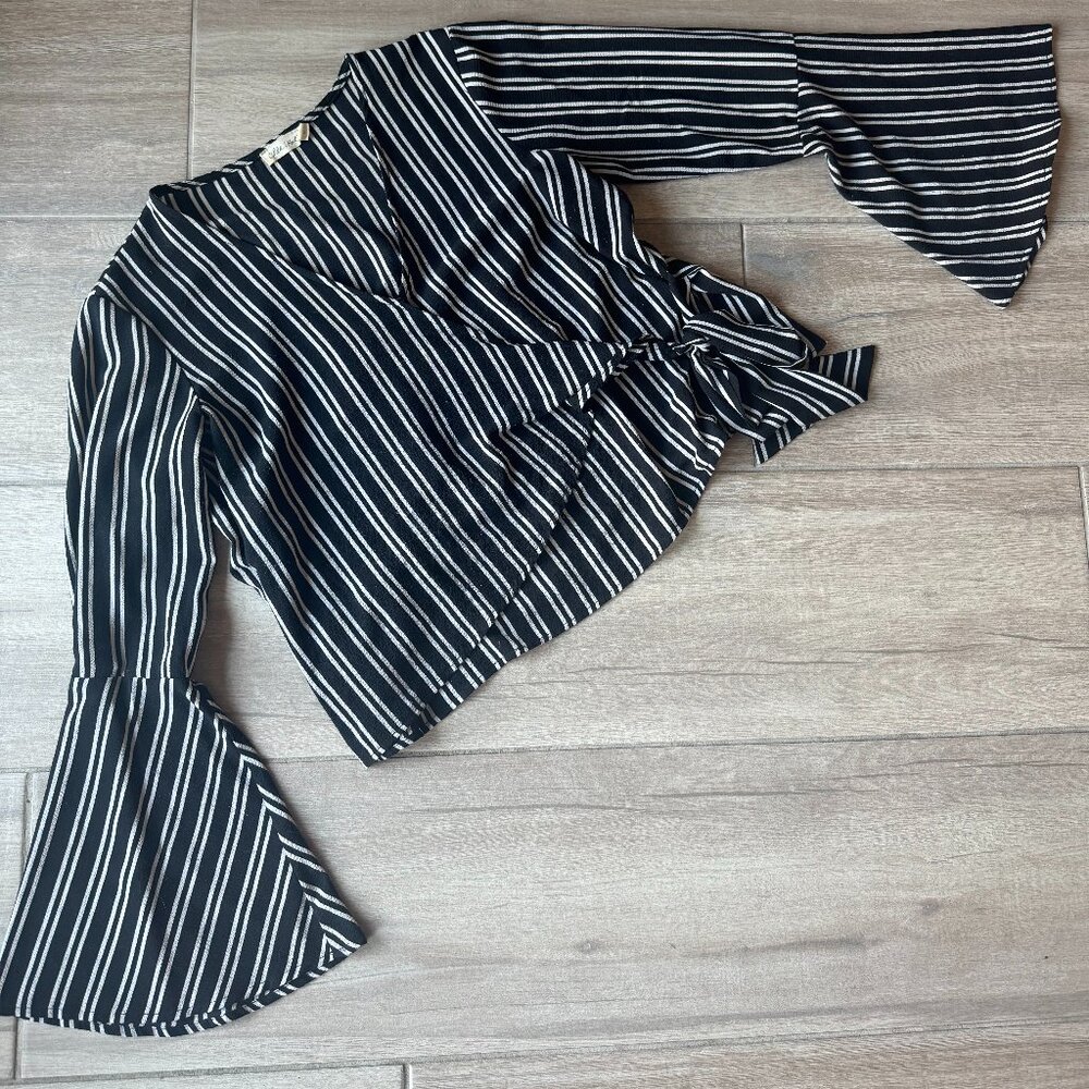 Chloe & Katie Black & White Striped Wrap Top Size L